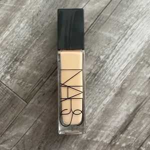 NARS natural radiant longwear foundation Santa Fe